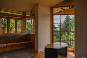 3326 Port Washington Rd — listing photo 24 of 68