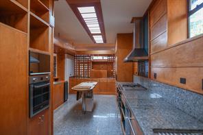 3326 Port Washington Rd — listing photo 31 of 68