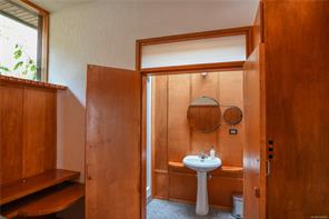 3326 Port Washington Rd — listing photo 35 of 68
