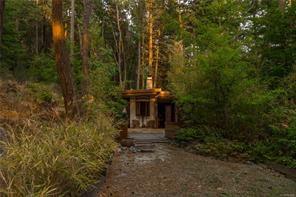 3326 Port Washington Rd — listing photo 58 of 68