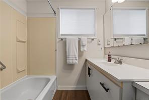 936 Arbutus Ave — listing photo 19 of 47