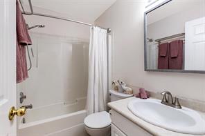 202-4685 Alderwood Pl — listing photo 15 of 25
