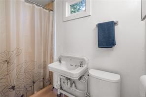 310 Bessborough Ave — listing photo 18 of 41