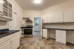 2561 Sinclair Rd — listing photo 17 of 43
