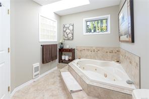 8571 Kingcome Cres — listing photo 23 of 40