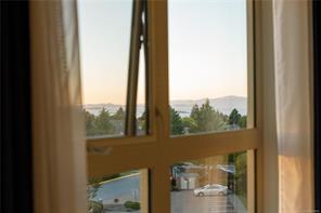 $789,900 - 6310 McRobb Ave<br>Nanaimo, British Columbia, V9V 1W8