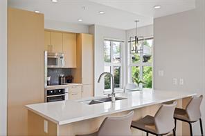 101-3916 Carey Rd — listing photo 17 of 39