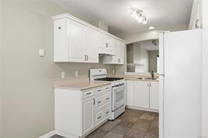 4884 Fairbrook Cres — listing photo 19 of 45