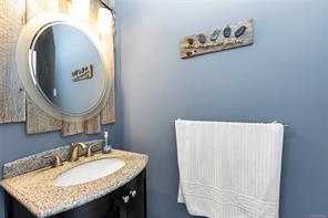 4151 Quadra St — listing photo 15 of 47