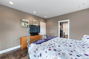 4151 Quadra St — listing photo 17 of 47