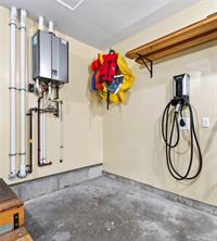 1000 Kingsley Cres — listing photo 49 of 99