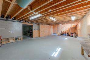 1085 Tara Cres — listing photo 38 of 60