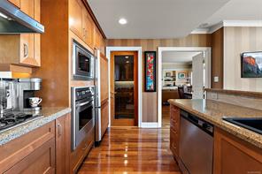807-21 Dallas Rd — listing photo 17 of 47