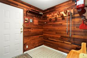 1-687 Castle Crag Cres — listing photo 18 of 32