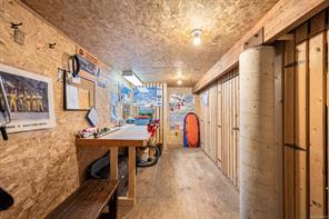 1-687 Castle Crag Cres — listing photo 24 of 32