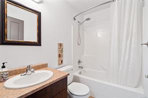 105-827 Arncote Ave — listing photo 18 of 35