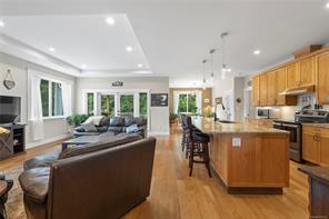 418 Winter Dr — listing photo 15 of 90
