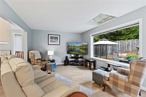 4938 Hartwig Cres — listing photo 18 of 41
