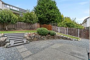 4938 Hartwig Cres — listing photo 31 of 41