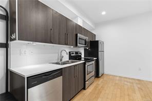 203-4050 Douglas St — listing photo 17 of 41