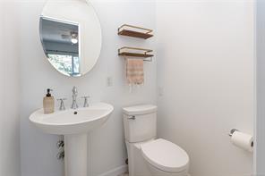 4-869 Swan St — listing photo 19 of 51