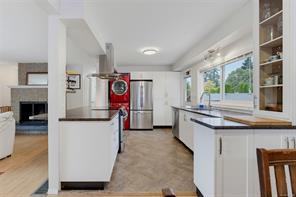 560 Ridley Dr — listing photo 14 of 47