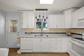 B-4657 Valecourt Cres — listing photo 30 of 36