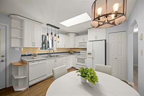 B-4657 Valecourt Cres — listing photo 32 of 36