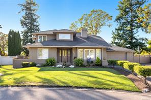 887 Kentwood Lane, Saanich