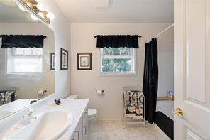 887 Kentwood Lane — listing photo 42 of 62