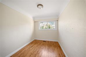 1055 Clarke Rd — listing photo 17 of 43