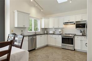 836 Glengarry Cres — listing photo 19 of 71