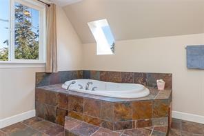 3930 Bovanis Rd — listing photo 17 of 37