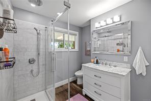 384 McKillop Dr — listing photo 18 of 44