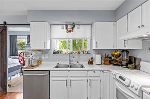 384 McKillop Dr — listing photo 27 of 44
