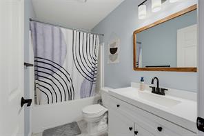 4-2563 MILLSTREAM Rd — listing photo 23 of 33