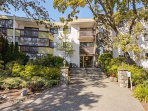 312 3962 Cedar Hill Rd, Saanich