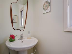 916 Claremont Ave — listing photo 23 of 48
