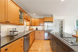 1940 Emma Way — listing photo 43 of 94