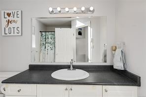 2326 Hoylake Cres — listing photo 19 of 42