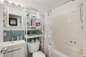 2326 Hoylake Cres — listing photo 35 of 42