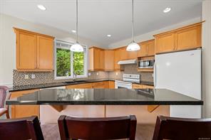 2464 Stirling Cres — listing photo 19 of 75