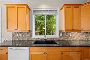 2464 Stirling Cres — listing photo 22 of 75