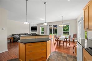 2464 Stirling Cres — listing photo 23 of 75