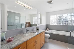 211 Saturna Dr — listing photo 34 of 60