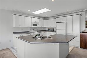 6577 Golden Eagle Way — listing photo 17 of 37