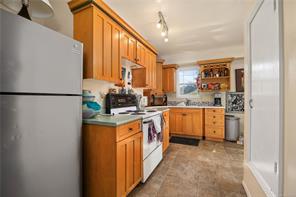 1085 Hulford St — listing photo 15 of 43