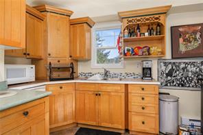 1085 Hulford St — listing photo 17 of 43