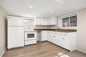 1085 Hulford St — listing photo 21 of 43