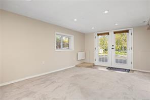 1085 Hulford St — listing photo 23 of 43